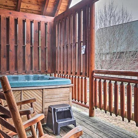 Pigeon Forge Cabin With Games, 1 Mi To Parkway! Exterior photo